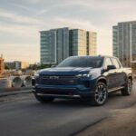 La Silverado EV apuesta por la continuidad. Ofrece potencia, capacidad de carga y una experiencia conocida para quien viene de una pickup tradicional. El problema no es lo que hace, sino cuánto tarda en recargarse y cuánto cuesta integrarla en una rutina de trabajo exigente. Es sólida, pero no disruptiva.