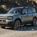 El Bronco Sport apuesta por una imagen más aventurera y robusta. No oculta su orientación off-road ligera, con una estética más ruda que la mayoría de sus rivales. Parte cerca de los 38.000 dólares, aunque las versiones mejor equipadas superan esa cifra.