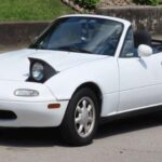 El MX-5 rompe el mito de que los deportivos son caros de mantener. Su mecánica simple, peso ligero y enorme disponibilidad de recambios mantienen los costes contenidos. Es una opción ideal para quien busca diversión al volante sin gastos de lujo.