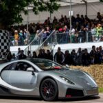 España rara vez aparece en conversaciones sobre supercars, pero el GTA Spano merece su lugar. Con chasis de carbono-kevlar y hasta 800 CV, fue producido en números mínimos. Su diseño parece sacado de una persecución de ciencia ficción.