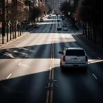 El Chevrolet Tahoe ha sido un pilar en el mercado de los SUVs grandes, conocido por su resistencia y capacidad de cargar grandes cantidades. Si bien ofrece un interior espacioso y una conducción robusta, su falta de actualizaciones tecnológicas rápidas lo coloca en desventaja frente a modelos más modernos. Su diseño sigue siendo algo 