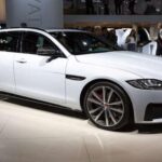 El Jaguar XF es sinónimo de elegancia y diseño refinado, pero no de fiabilidad. Los problemas electrónicos y las fallas en la cadena de distribución son frecuentes y muy costosos de reparar. Para muchos propietarios, el gasto constante contradice la expectativa que genera un sedán de lujo de este nivel.