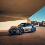 Contra todo prejuicio, el 911 es uno de los deportivos de lujo más fiables. Décadas de evolución constante han refinado su ingeniería hasta convertirlo en un coche usable a diario y mecánicamente sólido.