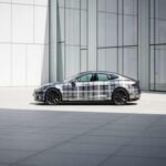 Todo es instantáneo. Sin retraso, sin sonido, tal vez sin alma, pero tan rápido que deja de importar. Se siente más como teletransportación que como movimiento. El silencio se llena de tensión en lugar de calma. O te impresiona o te inquieta. Quizá ambas cosas.