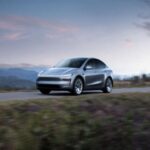Aunque Super Cruise de GM es un rival serio, su impacto es limitado. Tesla, con el alcance masivo del Model 3 y el Model Y, puede llevar la autonomía supervisada a escala nacional. Ese crecimiento probablemente vendrá acompañado de más incidentes y de una discusión pública más intensa. El debate ya no es de marcas: es una prueba de estrés para el marco legal coreano.