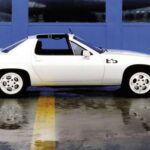 Rainer Buchmann transformó el 928 Targa con una barra en T central y decoración arcoíris. Solo cinco unidades fueron producidas debido al alto coste de conversión y exclusividad del proyecto.