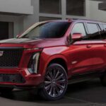 Lujo americano con corazón de muscle car. El Escalade-V monta un V8 supercharged de 682 CV y supera holgadamente las tres toneladas. El resultado: 11 mpg en ciudad y un gasto estimado de 14.500 dólares extra en combustible en cinco años respecto a la media del mercado.