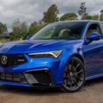 Un auténtico coche para entusiastas que, además, sabe ser funcional. Con 24,3 pies cúbicos, el Integra supera a muchos crossovers en capacidad. Es preciso, divertido y cómodo, con un interior bien equipado y una versatilidad que lo convierte en un deportivo utilizable a diario.