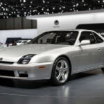 El regreso conceptual del Prelude en clave híbrida combina nostalgia JDM con tecnología actual. Sus formas evocan el pasado, mientras que su planteamiento mecánico mira al futuro. Honda demuestra que puede rescatar nombres míticos sin convertirlos en meras piezas de museo.