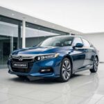 El Accord Hybrid fluye como una berlina clásica, con adelantamientos sin esfuerzo y una entrega de potencia suave. Los propietarios destacan su refinamiento, aunque el desgaste de neumáticos y la incertidumbre sobre la reventa introducen dudas a largo plazo. Aun así, existe con solidez en el mercado, repitiendo un mensaje simple: el híbrido también puede ser cómodo, silencioso y plenamente adulto.