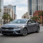 Ni sobresale ni decepciona; se mantiene en un equilibrio medio. Algunas versiones sorprenden por su comodidad, otras son correctas. Su discreción permite que cada usuario descubra lentamente lo que le gusta del coche, convirtiéndolo en una opción sólida y subestimada.