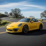 El GT3 flat-six atmosférico ofrece un wail interminable y sensación precisa en pista. El embrague puede ser exigente en calle, pero la combinación de aerodinámica y precisión lo hace inigualable.