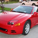 El 3000GT combinó lujo y tecnología: AWD, cuatro ruedas directrices, aerodinámica activa y suspensión adaptativa. Un GT japonés que rivalizaba con superdeportivos europeos.