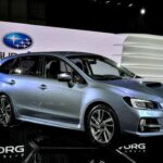 El Levorg demuestra que Subaru sabe diseñar familiares deportivos con personalidad. Basado en el Impreza y conocido en algunos mercados como WRX Wagon, destaca por sus proporciones, líneas afiladas y aspecto moderno. Aunque limitado por el uso exclusivo de CVT, visualmente es uno de los station wagon más atractivos jamás firmados por la marca.