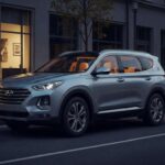 El Santa Fe combina líneas limpias con una sensación de mayor volumen y presencia. Su interior destaca especialmente en conducción nocturna por la ambientación y calidad percibida. Su precio se sitúa en la franja media de los treinta mil dólares, aumentando en los acabados superiores.