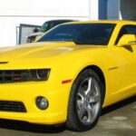 Tras una pausa, el Camaro volvió con motores 6.2 y 7.0 litros. El ZL1 2012, con V8 6.2 sobrealimentado, alcanzó 185 mph y 12,1 segundos en el cuarto de milla. El Z/28 atmosférico llegó a 175 mph. Todo ello pese a superar las 4.000 lb, demostrando el avance del chasis y la ingeniería.