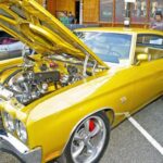 Pocos nombres imponen tanto respeto como el Chevelle SS 454. Su enorme V8 de 454 pulgadas cúbicas lo situó en la cima del rendimiento a comienzos de los 70. Hoy vuelve a brillar como uno de los máximos exponentes de la potencia americana clásica.