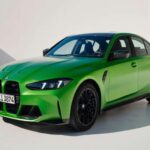 El Serie 3 equilibra dinamismo y confort. Sus asientos sujetan bien sin resultar duros y la suspensión filtra eficazmente el asfalto.
El sistema iDrive permite manejar funciones clave sin distraerse, manteniendo una conducción cómoda y precisa.