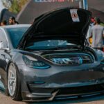 El frío afecta a todos los coches, no solo a los eléctricos. Los EV modernos cuentan con sistemas como la preclimatización y calefacción eficiente del habitáculo. Si cargás en casa, incluso podés calentar el coche antes de salir sin gastar batería en ruta. En invierno hay que planificar un poco más, pero no los vuelve inutilizables.