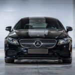 Puntuación ACSI: 82/100

Dentro del segmento premium, Mercedes-Benz conserva una satisfacción elevada pese a una leve caída. Sus clientes siguen destacando el confort, la calidad de marcha y el prestigio de marca. Modelos como el Clase E demuestran que, cuando la fórmula está bien ejecutada, la experiencia sigue siendo competitiva incluso en un mercado más exigente.