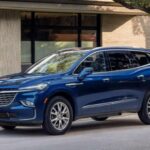 El Enclave ofrece un SUV familiar cómodo con tres filas de asientos y buena tecnología, aunque su motor V6 y su posición en el mercado lo dejan detrás de rivales más atractivos en relación calidad-precio. No destaca por innovación, pero cumple con lo que se espera de un SUV grande de Buick: confort, espacio y tecnología suficiente para familias.