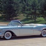 La séptima generación del Roadmaster creció 25 cm y sus aletas se acentuaron con paneles cromados en los guardabarros traseros. Equipado con un V8 Fireball de 6 litros y transmisión automática Dynaflow de dos velocidades, combinaba lujo y presencia imponente.