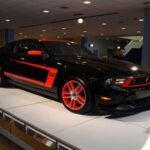 La versión Laguna Seca de 2012 cuenta con suspensión agresiva y reducción de peso, lo que la diferencia de un Boss 302 estándar. Su valor actual ronda entre 50.000 y 70.000 dólares. La escasez de ejemplares sin modificaciones y la documentación completa aseguran que siga siendo codiciado entre entusiastas del muscle car.