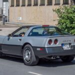 El C4 ofrece tecnología avanzada para su época, tablero digital y rendimiento de alto nivel. Con precios entre $5,000 y $15,000, combina asequibilidad y experiencia deportiva, ideal para nuevos coleccionistas. Su valor sigue aumentando a medida que crece la apreciación de los Corvettes de cuarta generación.