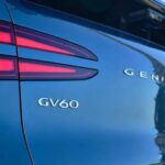 El espacio de carga tras los asientos es justo, y la línea de techo inclinada reduce la altura para pasajeros traseros. Si bien no afectará a todos, quienes necesiten transportar equipaje voluminoso o hacer viajes frecuentes al aeropuerto podrían sentirse restringidos frente a SUV más cuadrados y espaciosos.