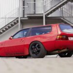 DP Motorsport en Colonia produjo versiones únicas del 944 con techo horizontal y silueta elegante, inspiradas en Aston Martin y Ferrari. Su rareza lo convierte en un objeto de coleccionista codiciado.