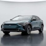 El Solterra ofrece tracción total eléctrica con un enfoque sobrio. Su propuesta premium es discreta, basada en seguridad y robustez. Funciona como modelo de transición dentro de la gama Subaru. Es competente fuera del asfalto ligero, pero su batería no termina de convencer. Permanece en una zona ambigua: correcto, pero sin despegar.