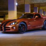 El Viper ZB I combinaba V10 de 8,0 litros y 500 CV con tracción trasera y transmisión manual, manteniendo el carácter puro de los Viper originales. Incluso con algunas comodidades añadidas, sigue siendo un coche exigente que recompensa al conductor atento. Los ejemplares de tercera generación se encuentran por entre 40.000 y 50.000 dólares, representando una experiencia de supercoche a precio competitivo.