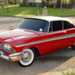 Antes de ser inmortalizado por el cine, el Fury ya era especial por derecho propio. Fue el primer Plymouth claramente orientado al rendimiento, con un V8 de 318 pulgadas cúbicas capaz de acelerar de 0 a 60 mph en menos de ocho segundos. Su baja producción lo hace especialmente raro hoy.