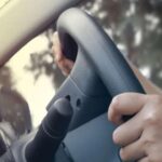 Sus 262 millas de autonomía cubren la mayoría de las rutinas diarias sin estrés por la carga. El andar silencioso y el formato hatchback lo hacen práctico para ciudad y uso cotidiano.