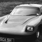 Coupé DIY con chasis monocasco de fibra, destacó por su excelente manejo en circuito y rally. Usó motores Hillman Imp, Mini, VW Beetle y más tarde Ford Fiesta, y hoy pervive como Darrian en Gales.