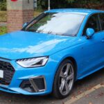 Sedán compacto de lujo con motor 2.0 litros turbo de 248 CV y tracción quattro. Combina confort, tecnología y seguridad, con Virtual Cockpit y pantalla de 10.1 pulgadas. Su manejo suave y dinámico lo hace ideal para quienes buscan un coche práctico pero emocionante.