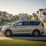 Chrysler sobrevive más que brilla. Sus monovolúmenes siguen teniendo salida comercial, pero la confianza del consumidor avanza con dificultad. La marca parece reconstruirse paso a paso, aunque en cada modelo se perciben limitaciones presupuestarias que afectan tanto a la calidad percibida como a la durabilidad a largo plazo.