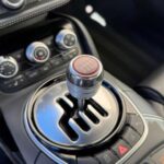 El V10 Plus entrega 550 CV a las cuatro ruedas mediante el sistema quattro. Con solo 22.200 km, el coche sigue en condiciones mecánicas óptimas, ofreciendo aceleración, sonido y sensación de conducción incomparables.