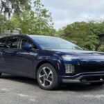 Hyundai sigue sorprendiendo con sus SUV. La Ioniq 9 y la Palisade ofrecen interiores cómodos, tres filas de asientos y acabados de alta calidad. La aceleración instantánea de los EV impresiona, aunque los conductores más acostumbrados a gasolina valoran la familiaridad de un motor tradicional.