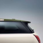 Este modelo no solo atrae a los amantes de los coches eléctricos, sino también a quienes buscan un vehículo que refleje su estilo personal. Su diseño atrevido y detalles únicos lo convierten en un coche que se distingue tanto en la ciudad como en cualquier evento social.