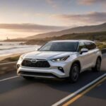 SUV familiar de tres filas. 73/100, hasta 36 mpg y buen espacio para adultos. Ideal para viajes largos.