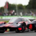 Híbrido V12 6.5 L + motor eléctrico, potencia combinada: 1.160 hp. Aerodinámica inspirada en F1 y cockpit tipo monoplaza.