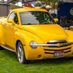 El Chevrolet SSR intentó ser pickup, descapotable y hot rod al mismo tiempo, y no terminó de convencer como ninguno de los tres. Su capacidad de carga era limitada, su diseño retro divisivo y su concepto demasiado confuso.

Chevrolet vendió poco más de 24.000 unidades antes de cancelar el modelo en 2006. Hoy sigue siendo uno de los fracasos más recordados —y extraños— de la marca.