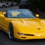 La generación que transformó al Corvette en un deportivo de clase mundial. El V8 LS1 y un chasis completamente nuevo lo colocaron al nivel de rivales europeos por una fracción del precio.