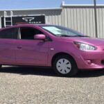 Cada panel de plástico barato transmite claramente “presupuesto ajustado”. No hay nada malo en la economía, pero la energía del coche es difícil de ocultar.