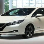 El Leaf 2017 es un eléctrico práctico y confiable, con motor de 80 kW y batería de 30 kWh que ofrece 107 millas de autonomía. Espacioso y cómodo, con 24 pies cúbicos de carga y asientos calefaccionados, es perfecto para la ciudad y conductores preocupados por el medio ambiente.