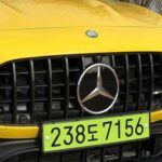 Al cambiar a Sport+, el carácter del CLE 63 cambia radicalmente. El escape variable se abre, el motor seis cilindros ruge y el conductor experimenta una respuesta instantánea que eleva la adrenalina, acercando cada trayecto a la sensación de circuito.