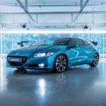 Un híbrido que quería ser divertido. No sabía muy bien cómo, y el público tampoco. Se siente ligero y contenido, rápido pero silencioso. Años después, su diseño sigue siendo atractivo. Cada vez que aparece uno, surge la misma pregunta: ¿y si hubiera estado un poco más cerca de ser grande?