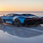 El Bugatti Tourbillon híbrido V16 apunta a los 4 millones con 1.800 CV. Es más rápido que casi cualquier cosa con ruedas, pero pasa más tiempo en garajes que en carreteras. Aun así, cada unidad alimenta la leyenda. En este nivel, el mito también se factura.