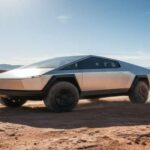 El Cybertruck enfrenta pruebas duras con bordillos y caminos irregulares. La carrocería de acero inoxidable brilla, pero las ventanas pueden teñirse de manera desigual por la exposición al sol. Los propietarios notan que este modelo también puede mostrar signos de envejecimiento antes de lo esperado, aunque sigue destacando por su diseño futurista.